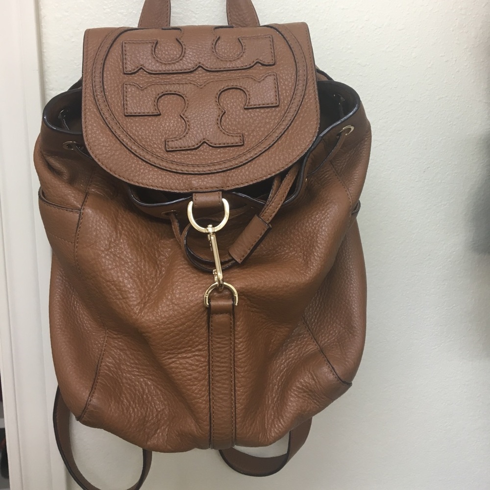 Stacked T Tory Burch backpack 🙌🏻